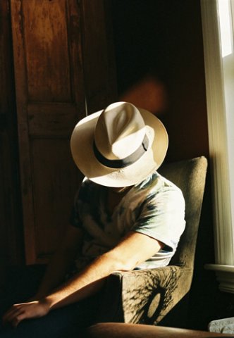 man-in-straw-hat.jpg, 124 KB